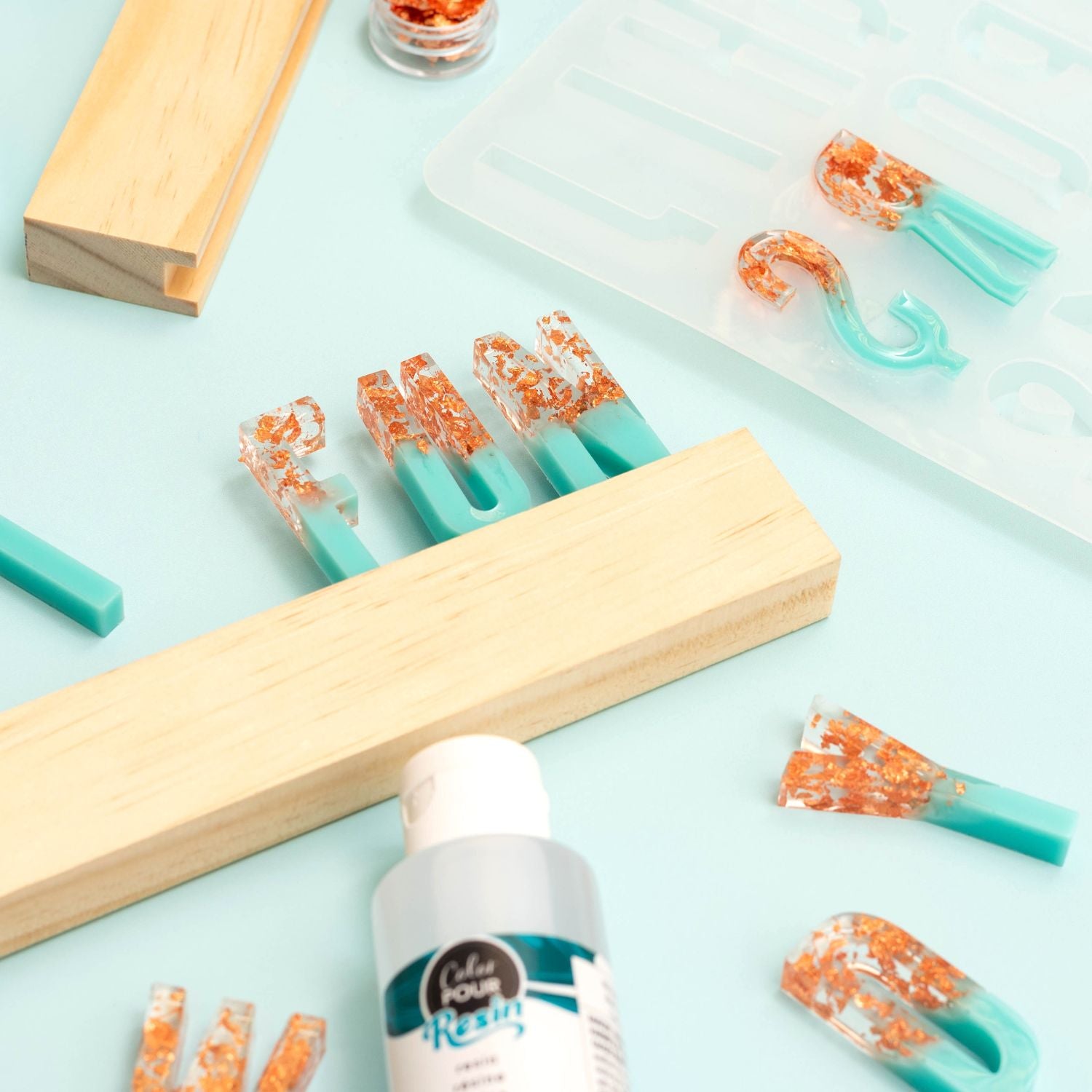 Color Pour Resin Letter Mold / Molde Alfabeto Mayúsculas Para Resina Resina Epóxica y Accesorios American Crafts