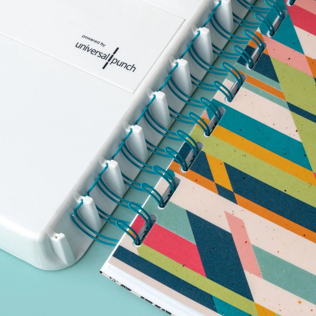 The Universal Cinch / Engargoladora Universal Encuadernacion We R Makers