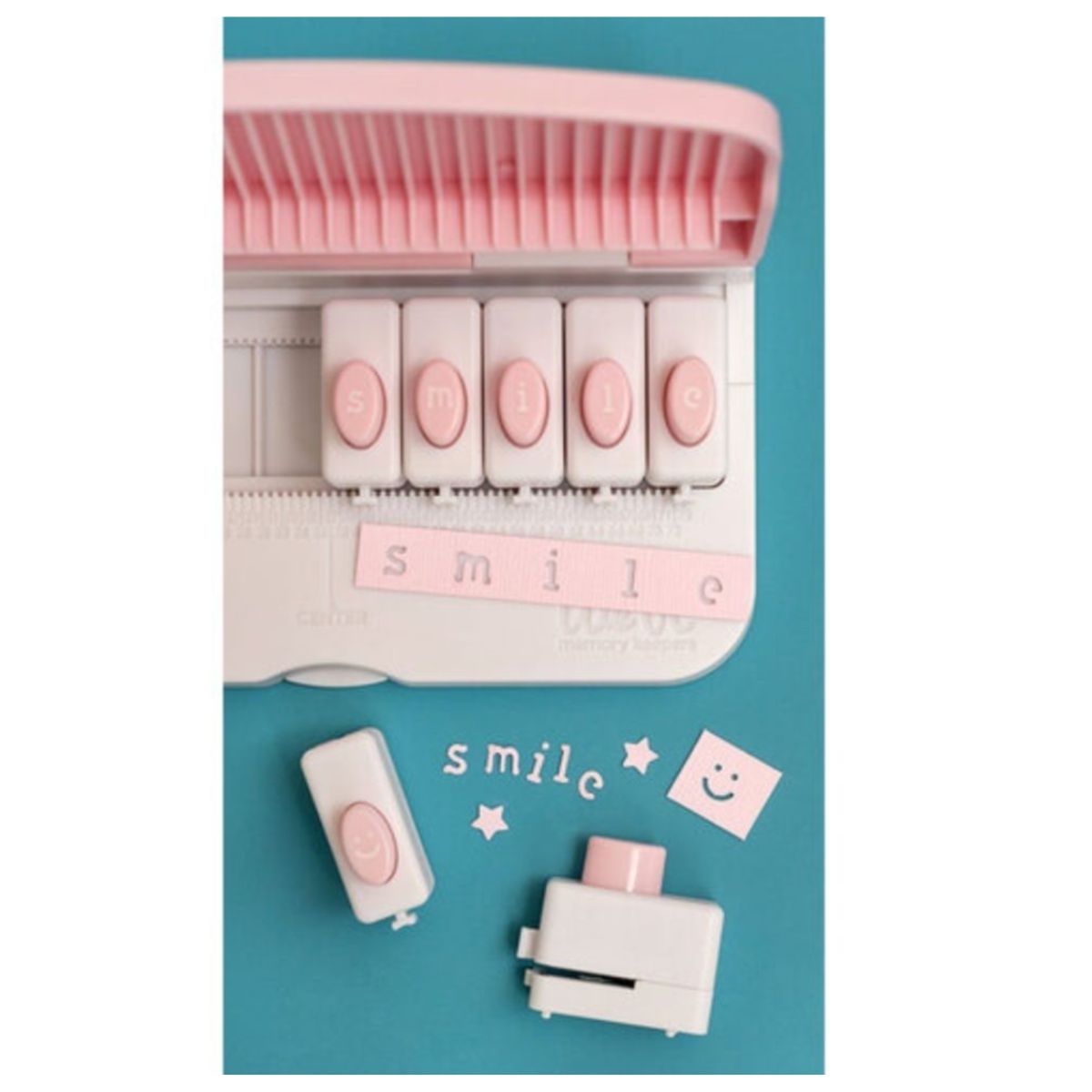 Word Punch Board Lowercase / Perforadora de Letras Minúsculas Perforadoras We R Memory Keepers