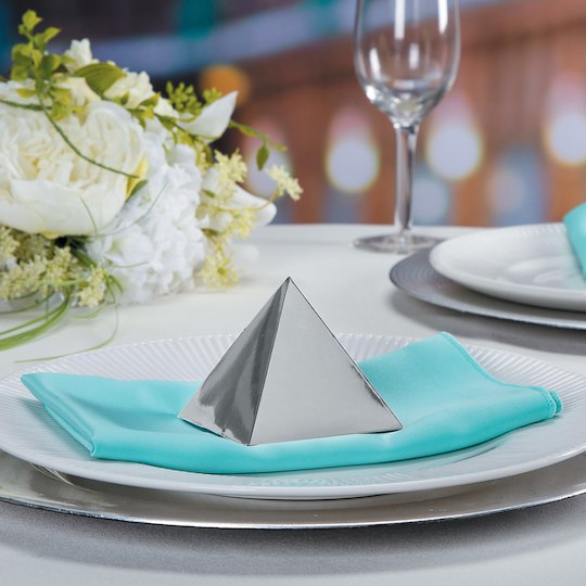 Victoria Lynn Silver Foil Pyramid Favor Box / Cajas Triangulares Color Plata Descontinuado Victoria Lynn