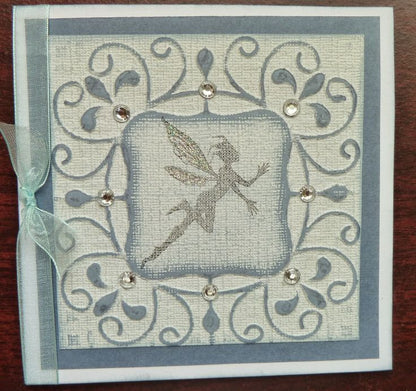 Ornate Labels One Unique 3D Embossing Folder / Folder 3D Etiqueta Adornadas Descontinuado Spellbinders