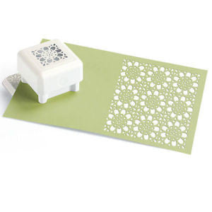 All Over the Page Crochet Flower Pattern / Perforadora Flor Moños Descontinuado Martha Stewart