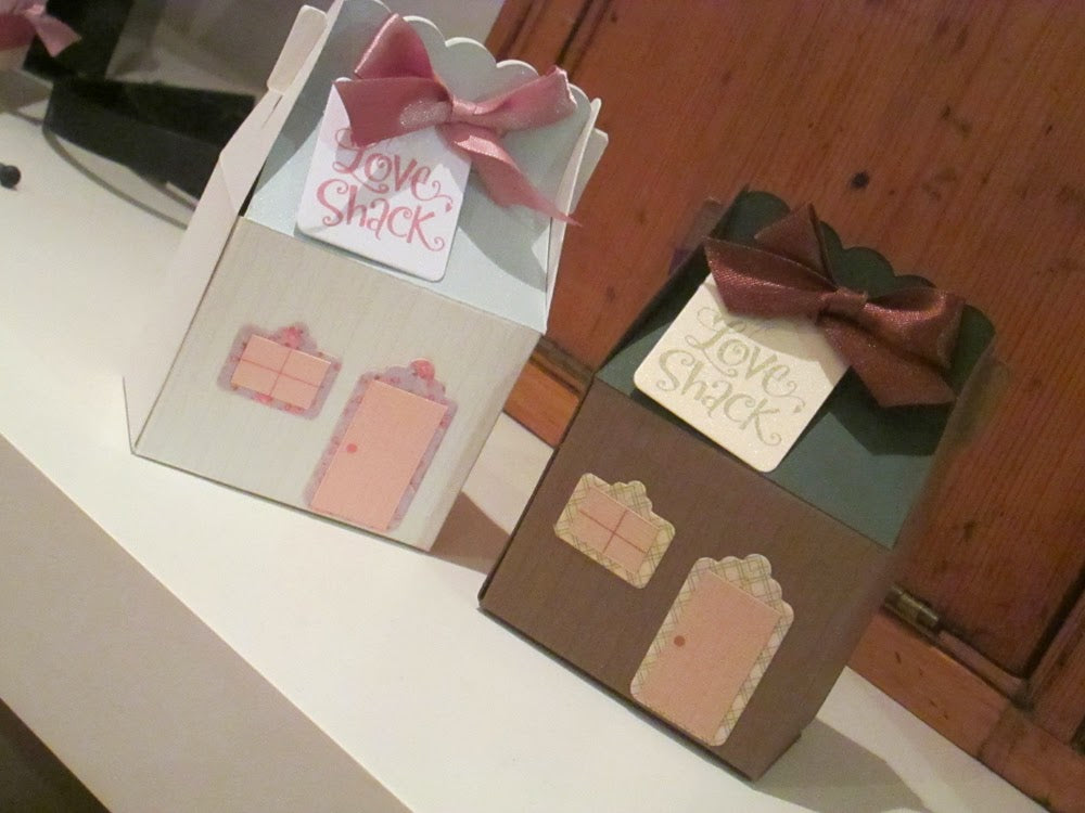 Box, Scalloped Gable Die / Suaje de Caja de Recuerdo Descontinuado Sizzix