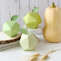 Triangle Score Guide / Regla Triangular con Escala Descontinuado We R Memory Keepers