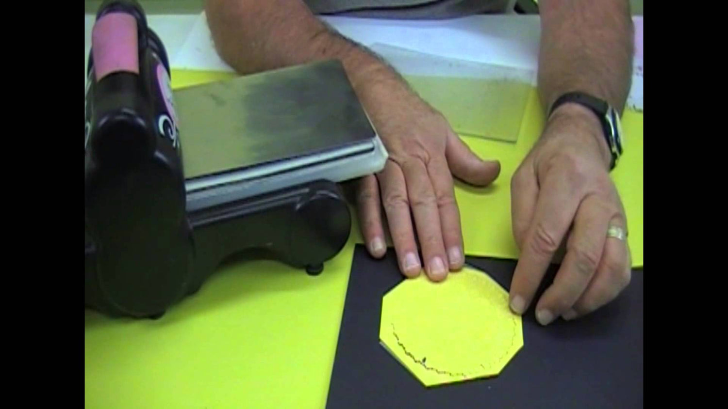 Metal Cutting Plate Adaptor / Adaptador de Metal para Cortar Descontinuado Cheery Lynn Designs