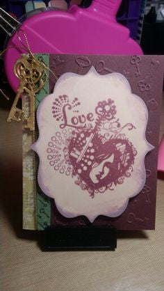 Embossing Antique Keys / Folder de Grabado Llaves Antiguas Folders de Grabado Darice