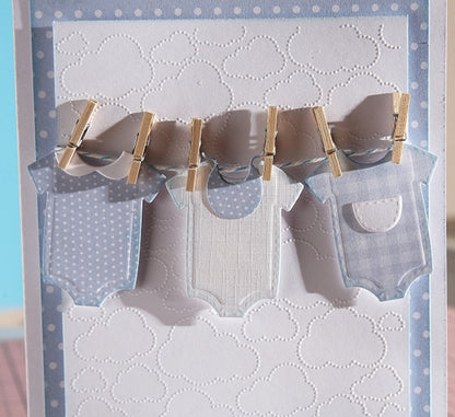 Dotty Clouds Embossing Folder/ Folder de Grabado de Nubes Descontinuado Crafter&