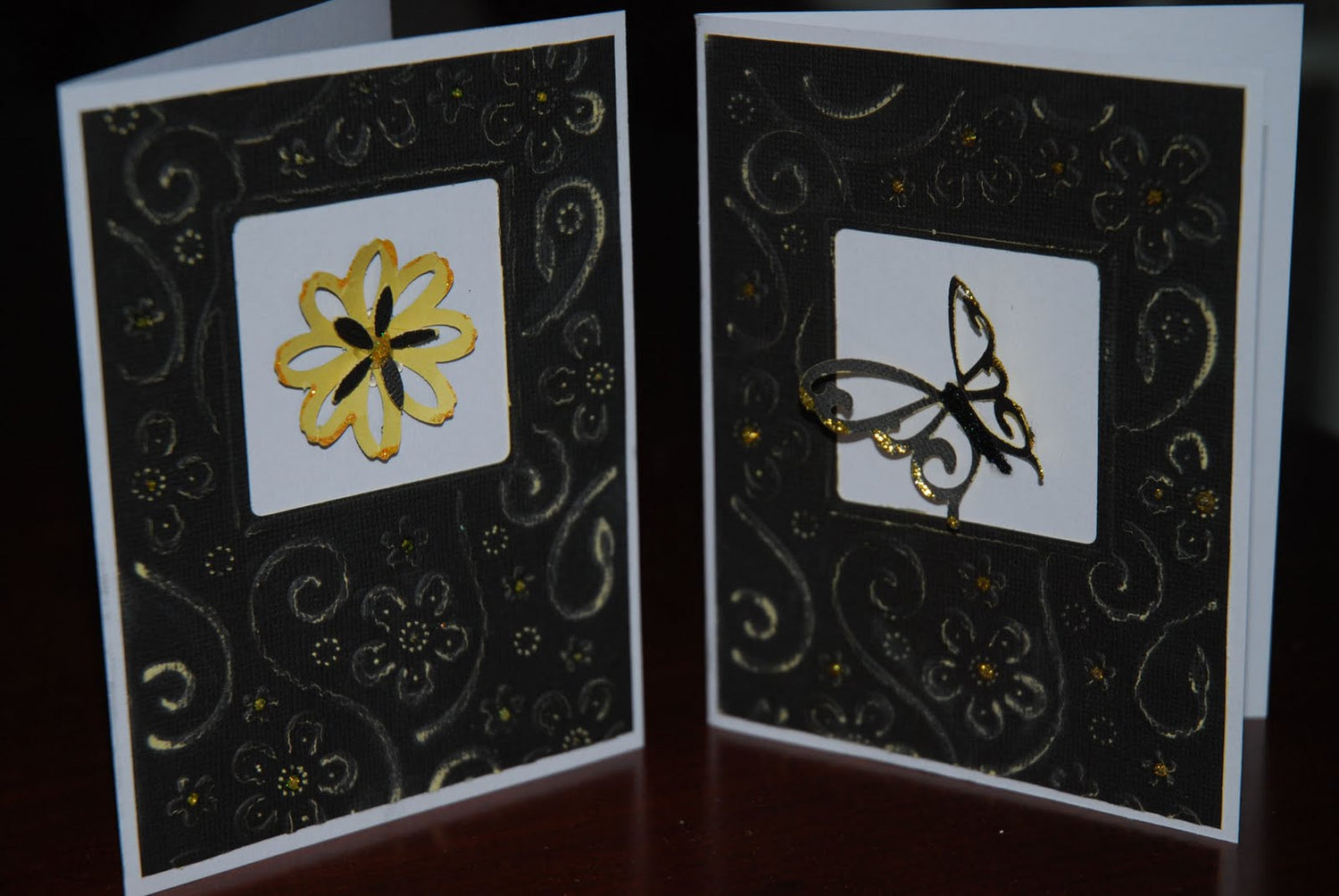 Embossing Plus Perfect Perennials / Folder de Corte y Grabado Marco Silueta Perfecta Descontinuado Cuttlebug