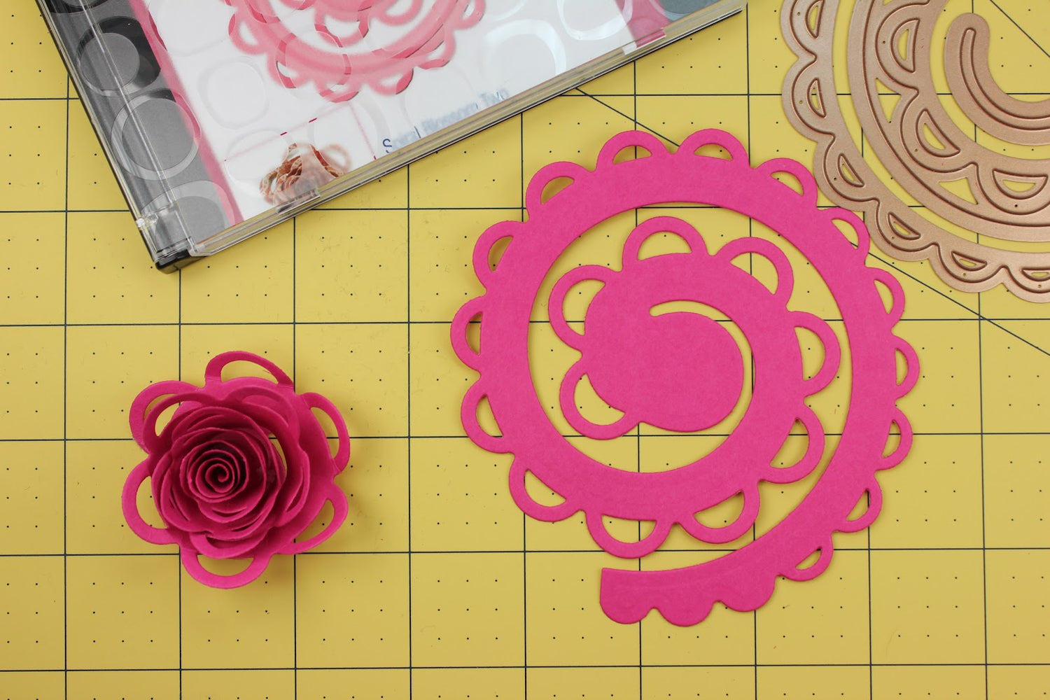 Spiral Blossom Two Die and Emboss / Suaje y Realce Espiral de Flor Descontinuado Spellbinders